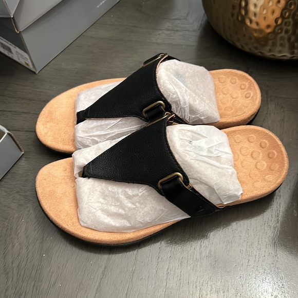 Vionic Wanda Women's Leather T-Strap Supportive Sandal WIDE - Picture 10 of 12